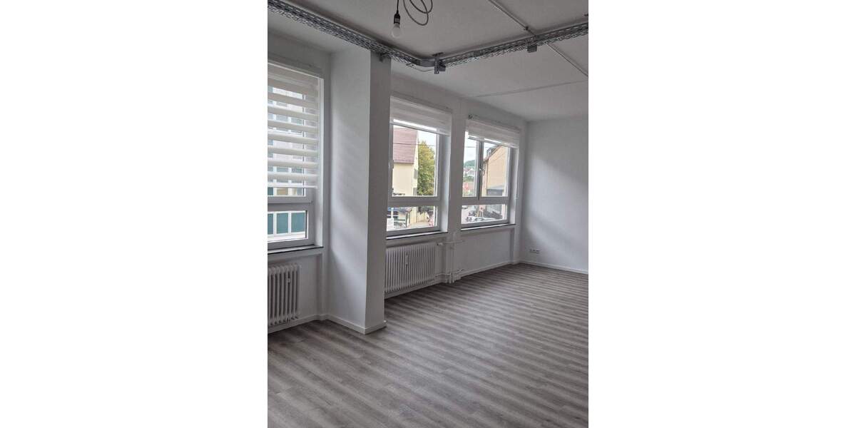 Etagenwohnung Stuttgart Ost - 3 Zimmer, 126 m&sup2;, 2.200&euro; | Angebot:25674459