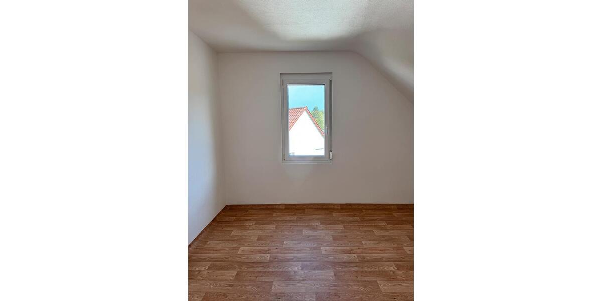 Dachgeschoßwohnung Backnang - 3 Zimmer, 73 m&sup2;, 950&euro; | Angebot:27577616