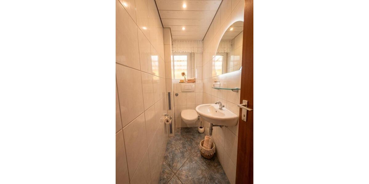 Mehrfamilienhaus, Wohnhaus Stuttgart Mühlhausen - 8 Zimmer, 209 m&sup2;, 585.000&euro; | Angebot:27533807