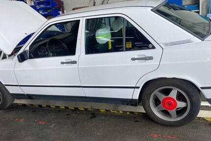 Mercedes-Benz 190 216.000 km 4.999 &euro; Leonberg 71229