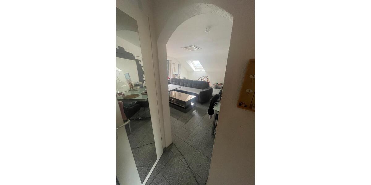 Dachgeschoßwohnung Stuttgart Stuttgart-Süd - 2 Zimmer, 63 m&sup2;, 975&euro; | Angebot:25098826