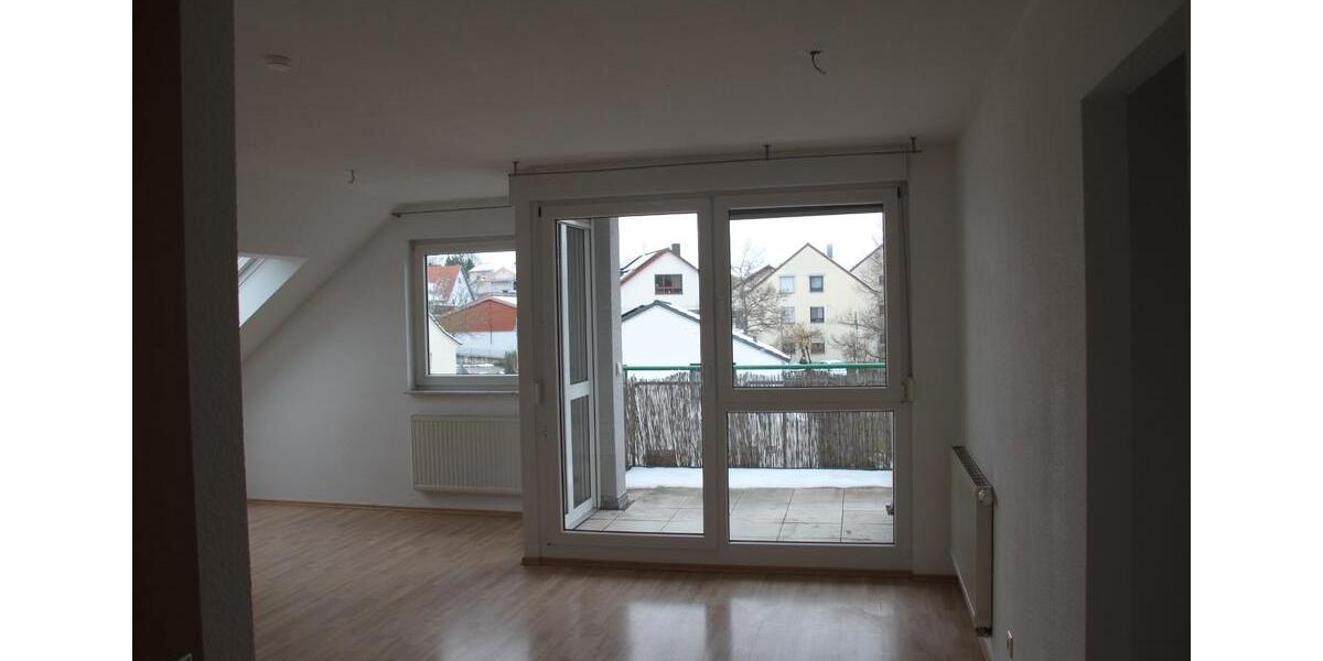 Dachgeschoßwohnung Brackenheim - 4.5 Zimmer, 97 m&sup2;, 1.150&euro; | Angebot:27580019