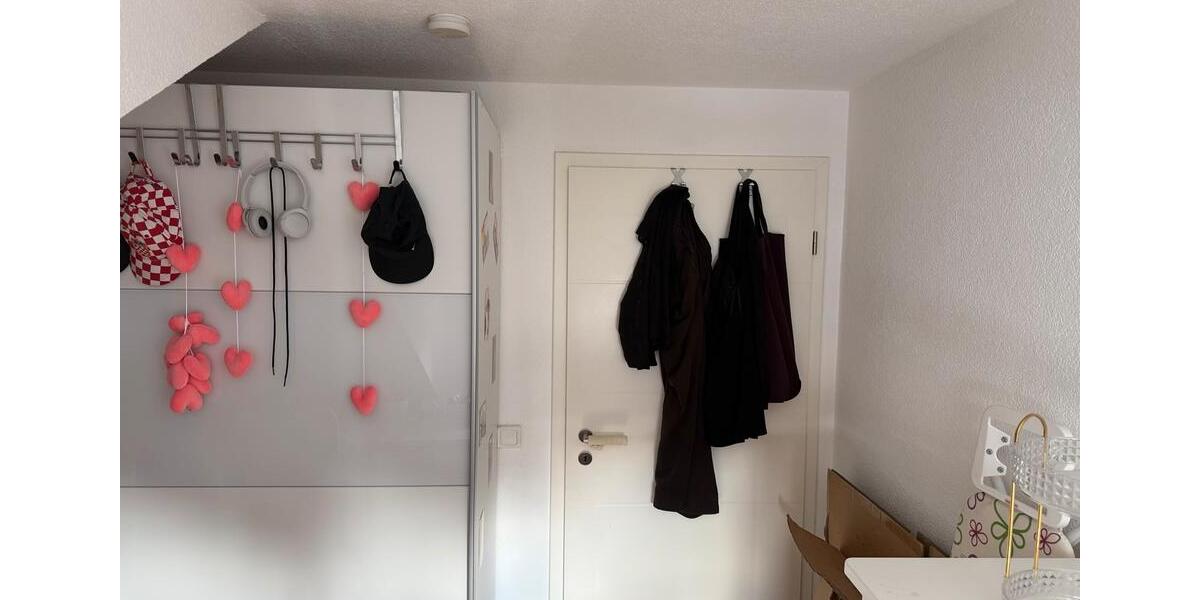 Dachgeschoßwohnung Weinstadt - 3 Zimmer, 65 m&sup2;, 1.100&euro; | Angebot:27543116