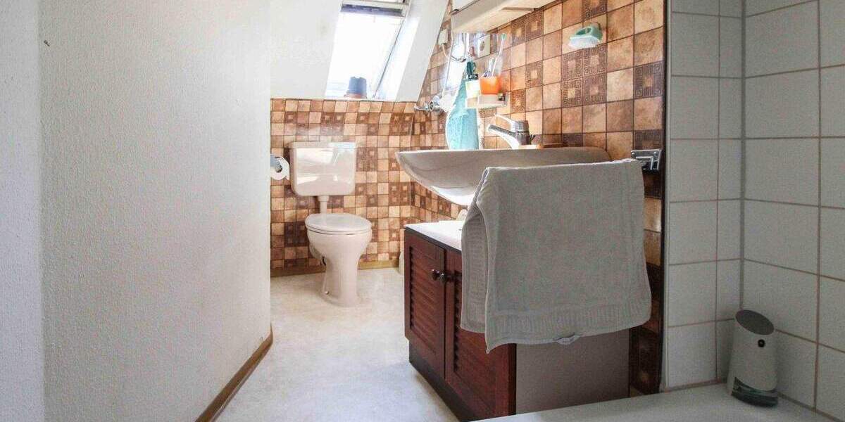 Mehrfamilienhaus, Wohnhaus Stuttgart Heumaden - 9 Zimmer, 154 m&sup2;, 398.000&euro; | Angebot:25718008