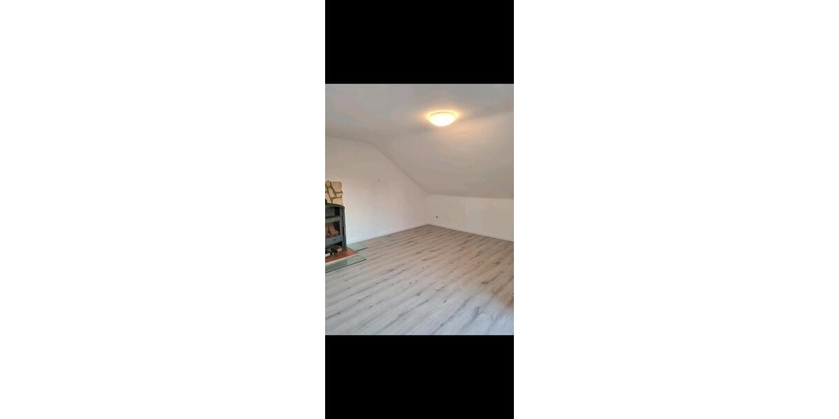 Dachgeschoßwohnung Asperg - 3 Zimmer, 75 m&sup2;, 1.100&euro; | Angebot:27544679