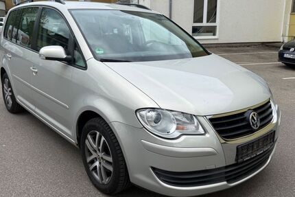 VW Touran 144.000 km 2.900 &euro; Möglingen 71696