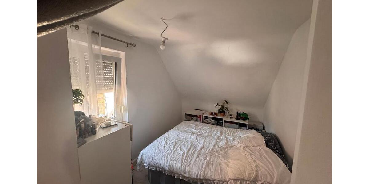 Dachgeschoßwohnung Stuttgart Bad Cannstatt - 3 Zimmer, 50 m&sup2;, 760&euro; | Angebot:27597239
