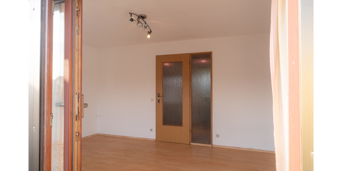 DG mit Sonnenbalkon & eigener PV – Haus komplett erneuert - Etagenwohnung Schorndorf | Angebot:27427264