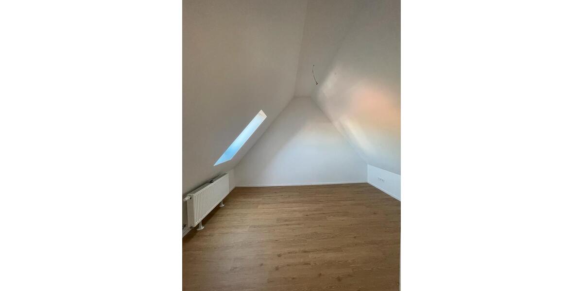Dachgeschoßwohnung Denkendorf - 2.5 Zimmer, 28 m&sup2;, 600&euro; | Angebot:27540390