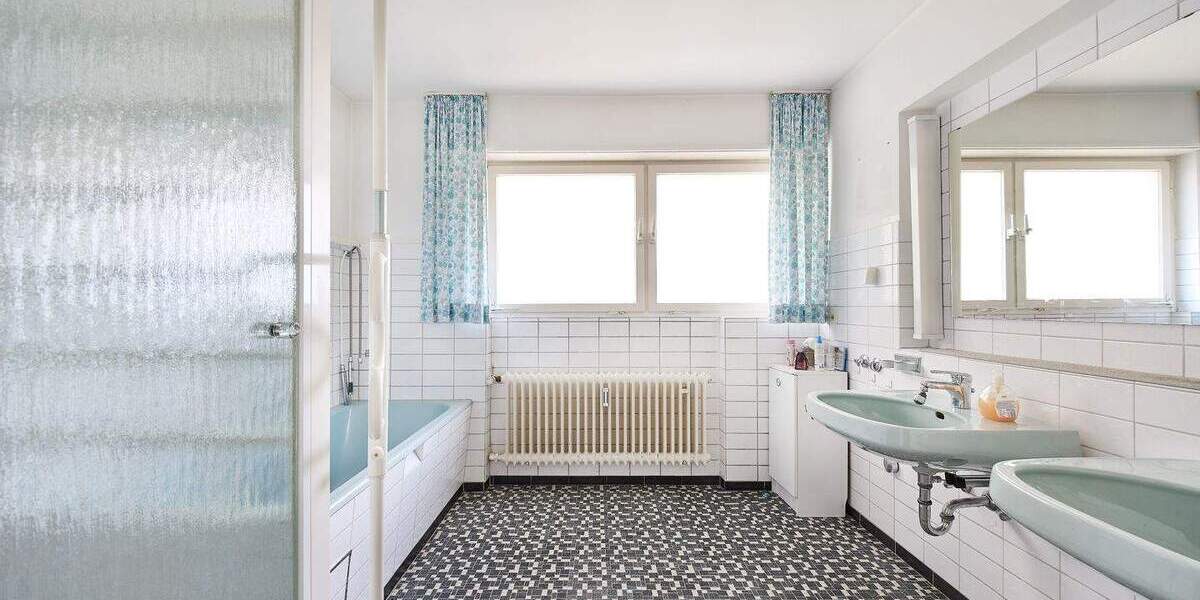 Mehrfamilienhaus, Wohnhaus Stuttgart Vaihingen - 9 Zimmer, 305 m&sup2;, 1.350.000&euro; | Angebot:25749380