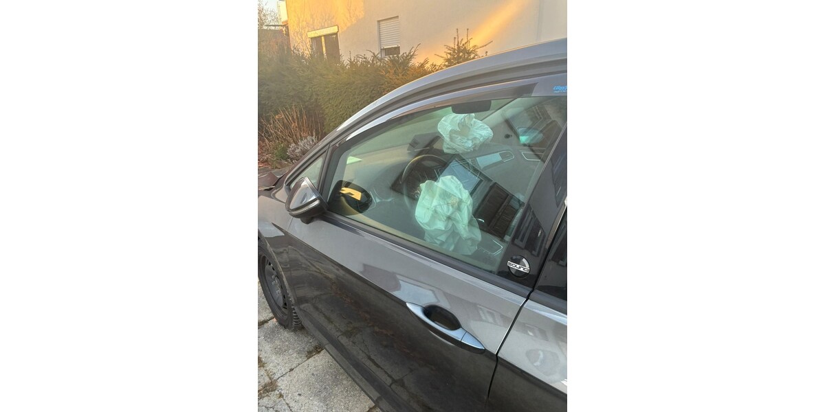 VW Golf Sportsvan 66.481 km 9.100 &euro; Stuttgart 70173