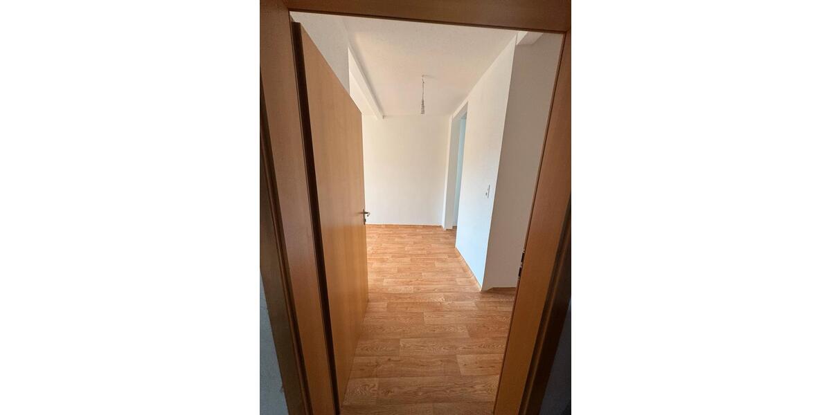 Dachgeschoßwohnung Backnang - 3 Zimmer, 73 m&sup2;, 950&euro; | Angebot:27577616