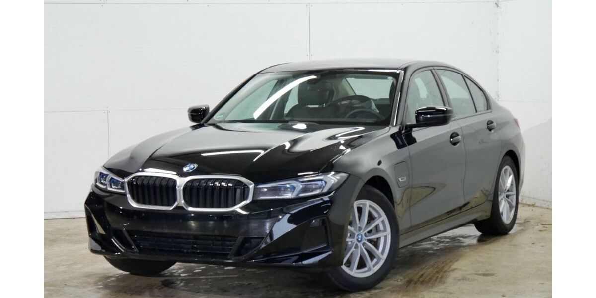 BMW 330 18.500 km 36.180 &euro; Böblingen 71032