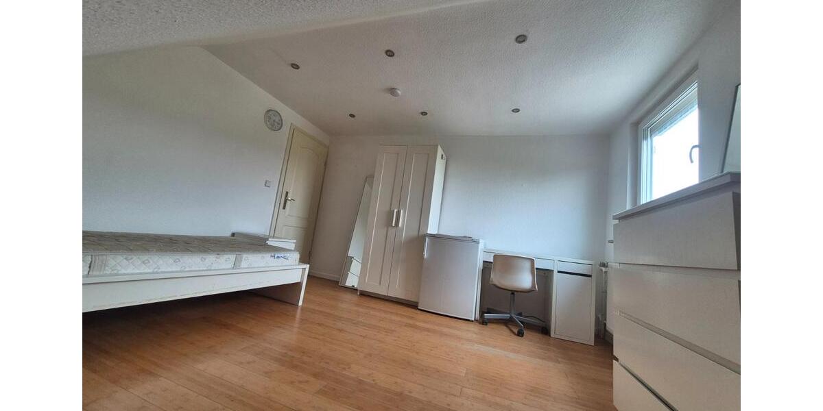 Dachgeschoßwohnung Stuttgart Zuffenhausen - 1 Zimmer, 20 m&sup2;, 600&euro; | Angebot:26166066