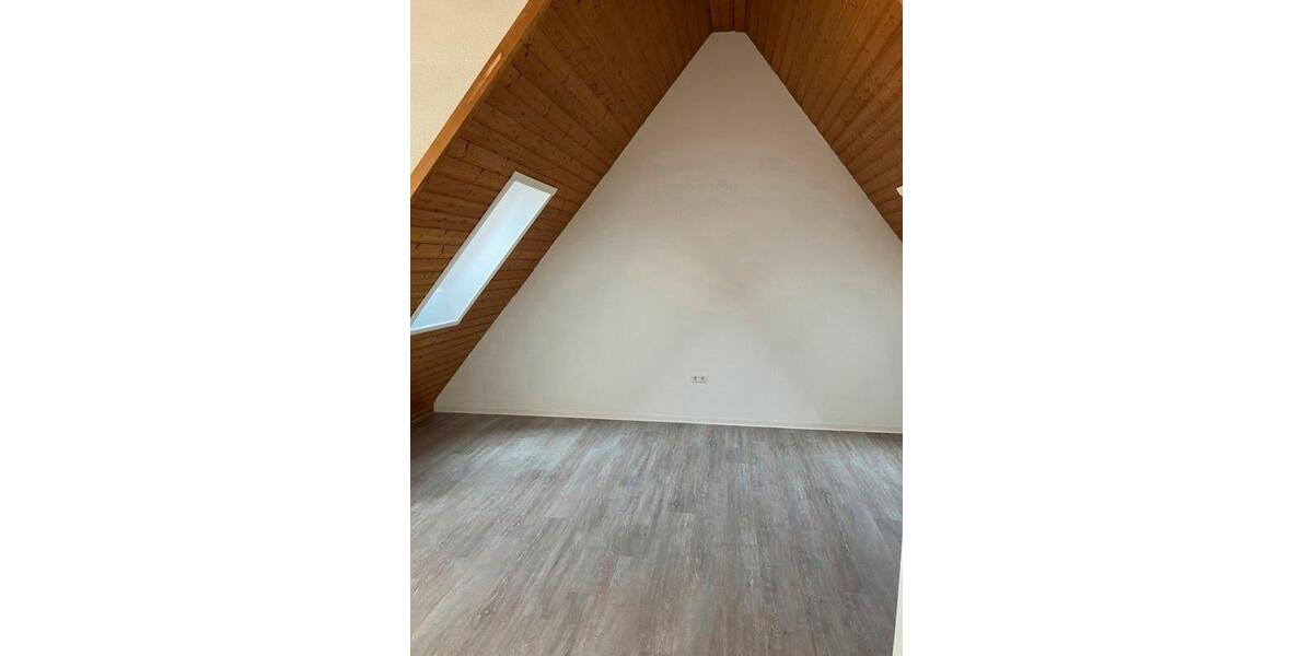 Dachgeschoßwohnung Kornwestheim - 3 Zimmer, 114 m&sup2;, 1.418&euro; | Angebot:22042128