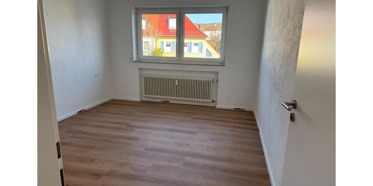 Etagenwohnung Stuttgart Luginsland - 3 Zimmer, 76 m&sup2;, 1.300&euro; | Angebot:25452050