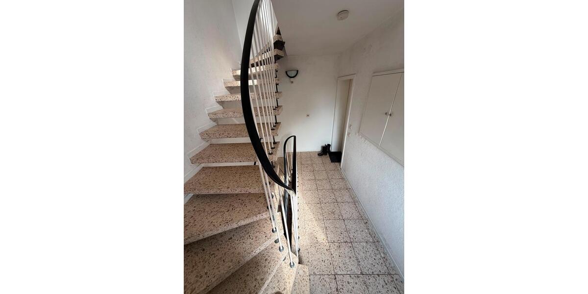 Mehrfamilienhaus, Wohnhaus Marbach am Neckar - 7 Zimmer, 165 m&sup2;, 390.000&euro; | Angebot:27200397