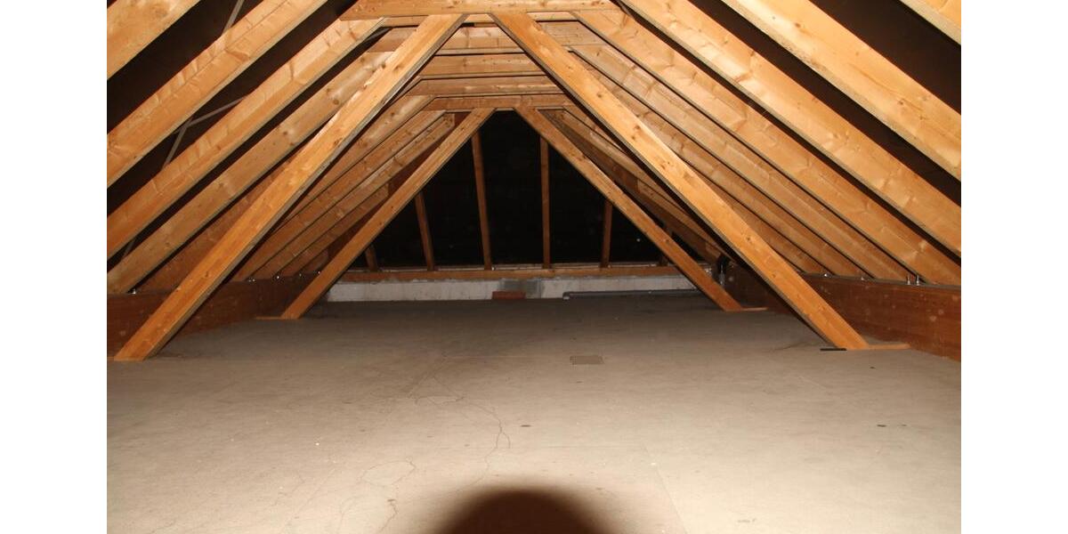 Dachgeschoßwohnung Brackenheim - 4.5 Zimmer, 97 m&sup2;, 1.150&euro; | Angebot:27580019
