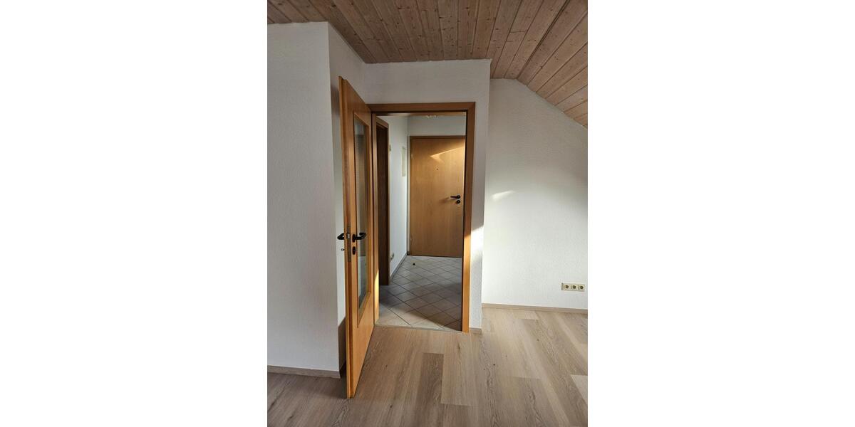 Dachgeschoßwohnung Ditzingen - 1.5 Zimmer, 37 m&sup2;, 680&euro; | Angebot:25621672