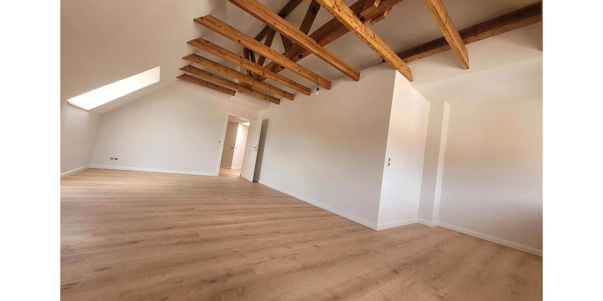 Dachgeschoßwohnung Winterbach - 4 Zimmer, 142 m&sup2;, 1.500&euro; | Angebot:25963187