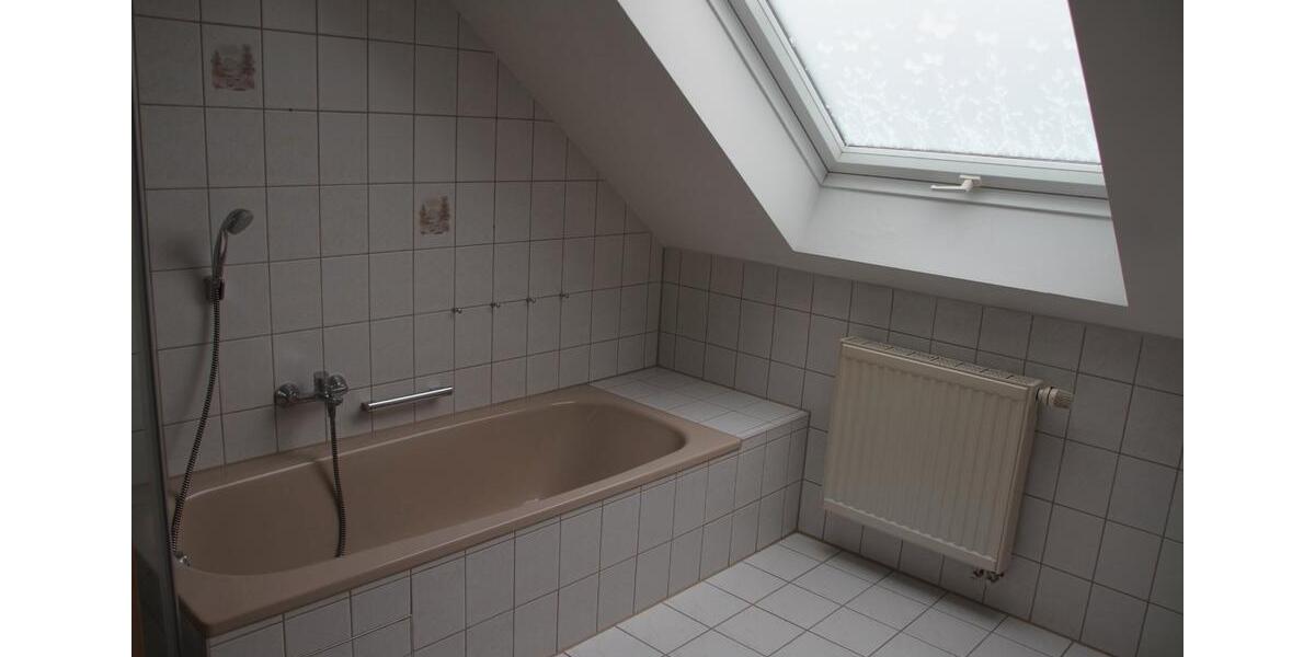 Dachgeschoßwohnung Brackenheim - 4.5 Zimmer, 97 m&sup2;, 1.150&euro; | Angebot:27580019
