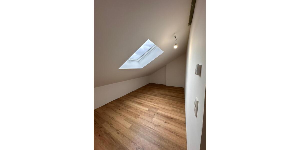 Dachgeschoßwohnung Markgröningen - 2.5 Zimmer, 80 m&sup2;, 1.175&euro; | Angebot:25852525