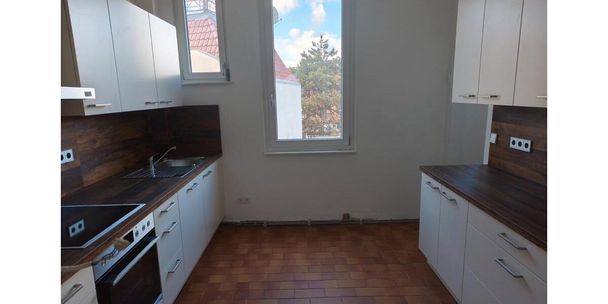 Etagenwohnung Esslingen am Neckar - 4 Zimmer, 105 m&sup2;, 1.200&euro; | Angebot:26039058