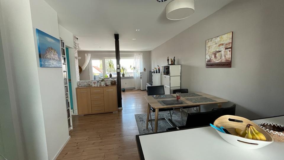 Dachgeschoßwohnung Wolfschlugen - 2 Zimmer, 65 m&sup2;, 1.100&euro; | Angebot:25170897