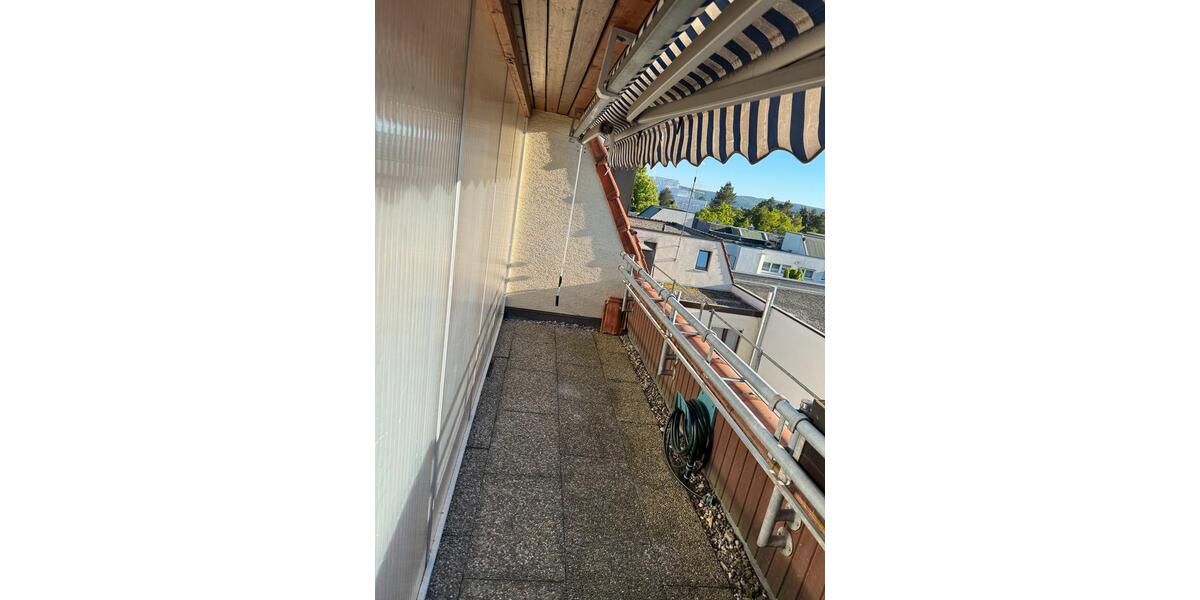 Dachgeschoßwohnung Fellbach - 4 Zimmer, 96 m&sup2;, 1.400&euro; | Angebot:26386662