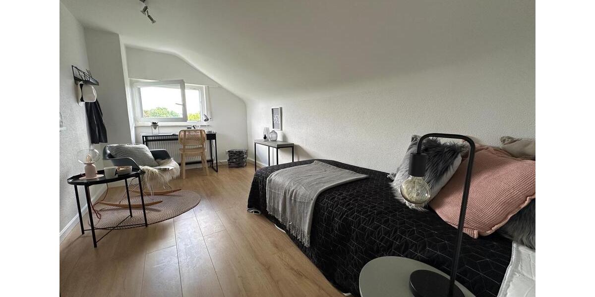Dachgeschoßwohnung Stuttgart Zuffenhausen - 2.5 Zimmer, 52 m&sup2;, 970&euro; | Angebot:25936820