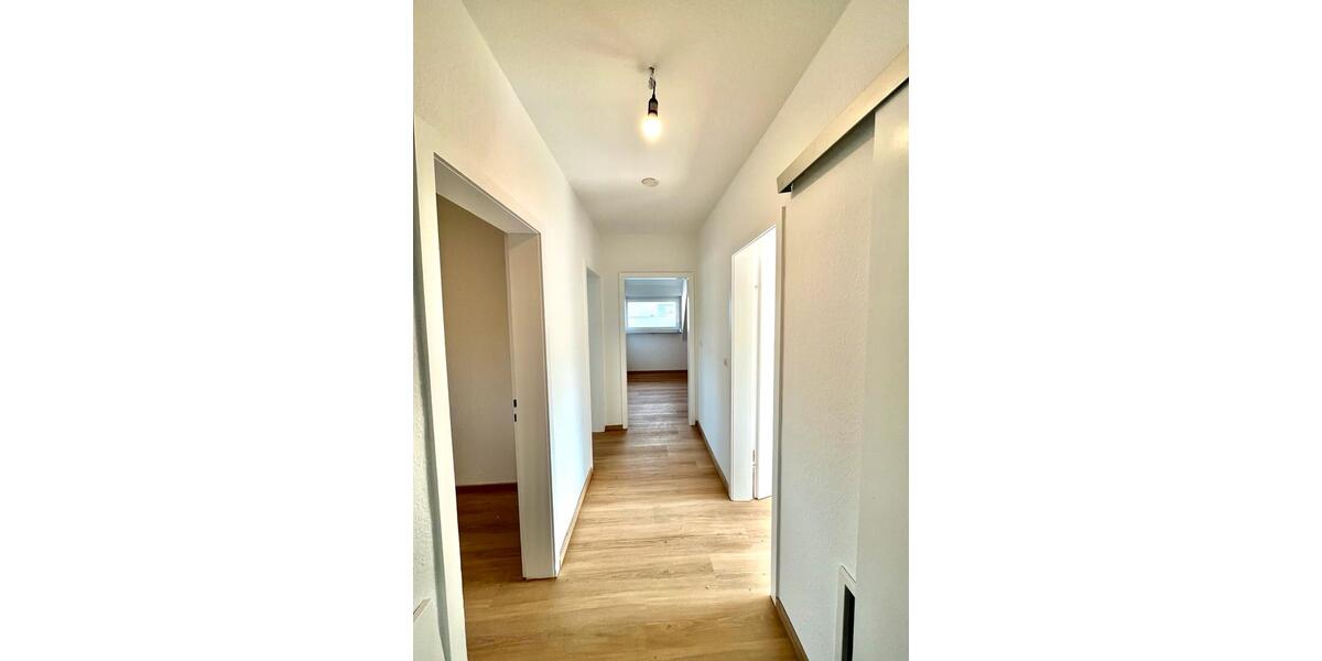 Dachgeschoßwohnung Stuttgart Stuttgart-Süd - 3.5 Zimmer, 64 m&sup2;, 1.060&euro; | Angebot:26331936