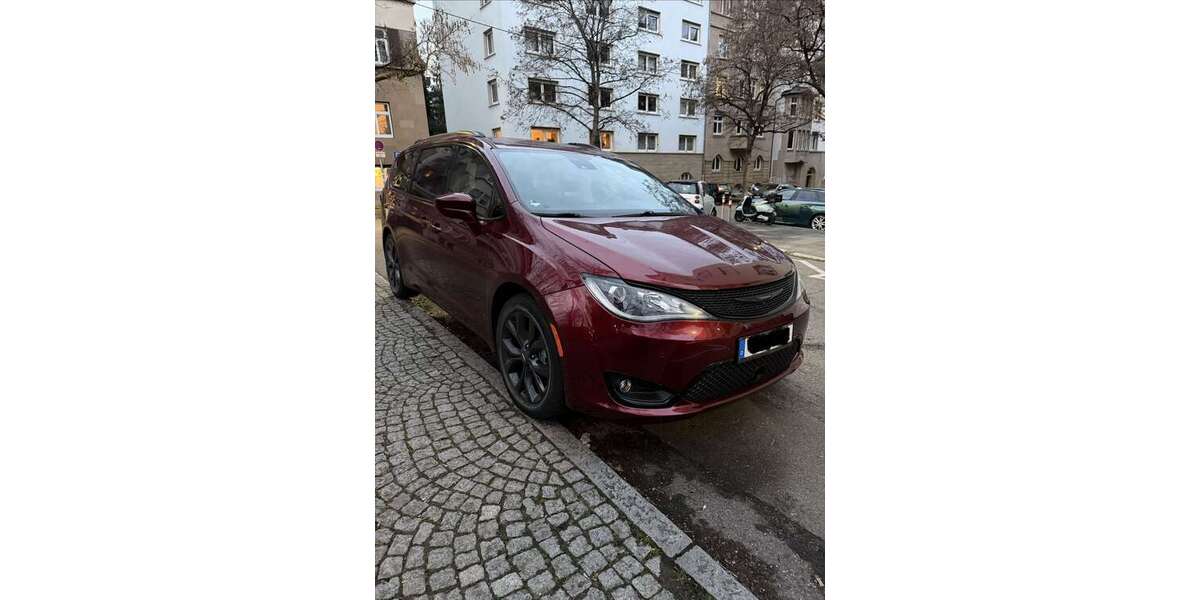 Chrysler Pacifica 46.000 km 34.000 &euro; Stuttgart 70190