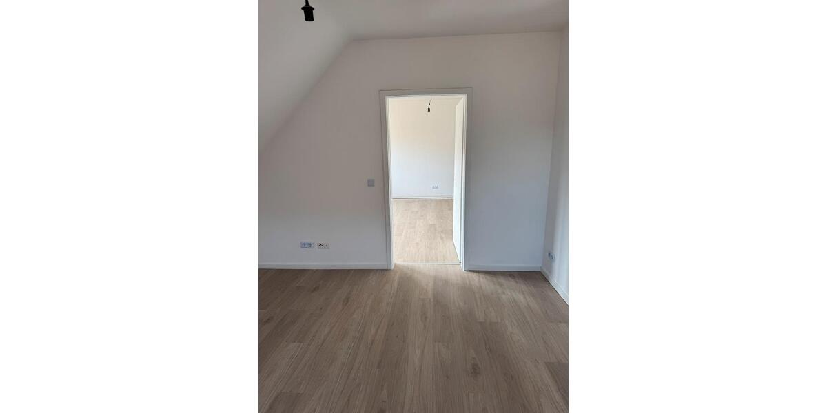 Dachgeschoßwohnung Ludwigsburg Hoheneck - 3.5 Zimmer, 77 m&sup2;, 910&euro; | Angebot:25756002