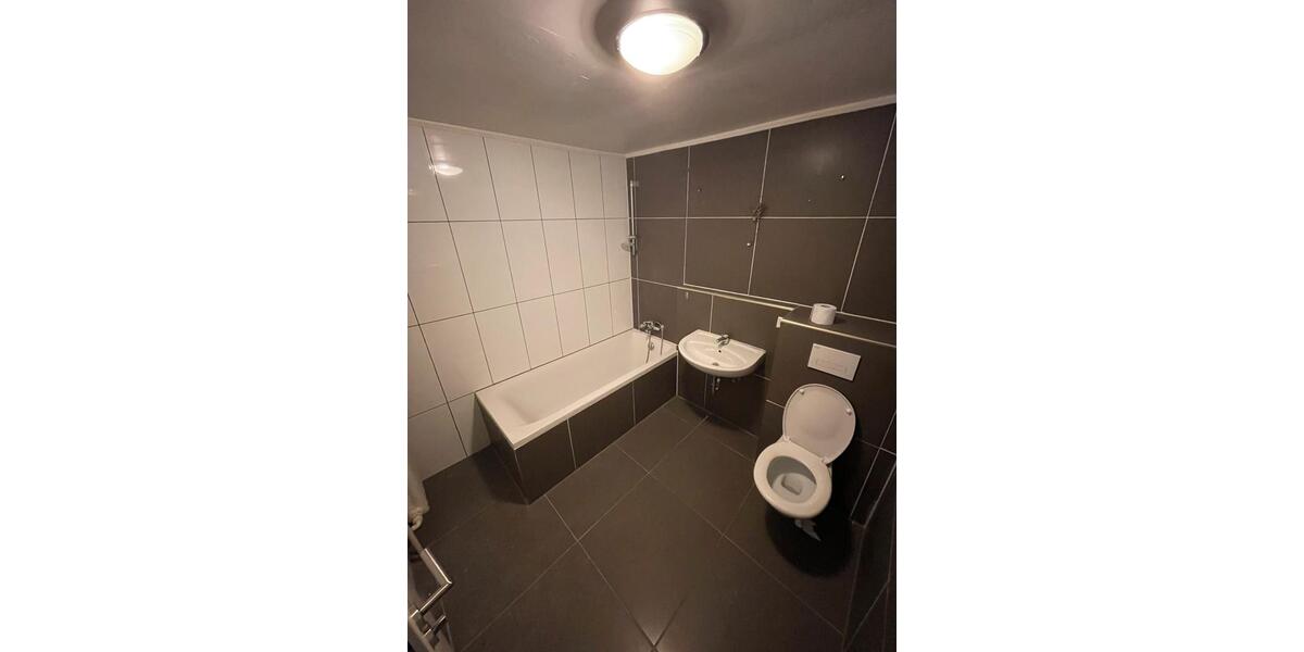 Dachgeschoßwohnung Esslingen am Neckar - 3 Zimmer, 70 m&sup2;, 1.300&euro; | Angebot:27535368