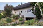 Freistehendes Einfamilienhaus mit 2 Wohnungen an Obstbaumwiesen Massiv mit großem Grundstück - Einfamilienhaus Sersheim | Angebot:27473508