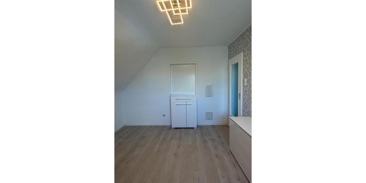 Dachgeschoßwohnung Leinfelden-Echterdingen Echterdingen - 5 Zimmer, 77 m&sup2;, 1.590&euro; | Angebot:27545343