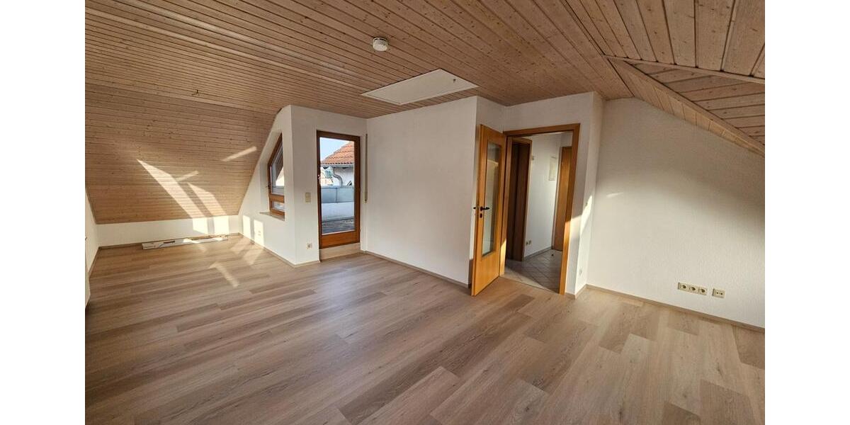Dachgeschoßwohnung Ditzingen - 1.5 Zimmer, 37 m&sup2;, 680&euro; | Angebot:25621672