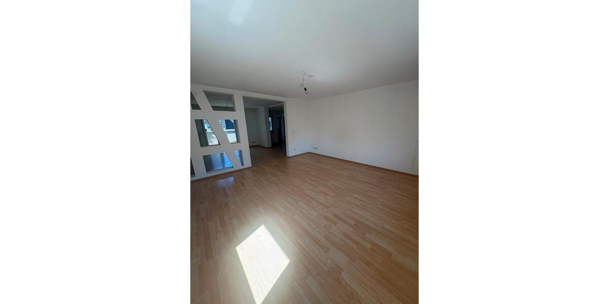 Etagenwohnung Neuhausen auf den Fildern - 4.5 Zimmer, 125 m&sup2;, 1.600&euro; | Angebot:26429234
