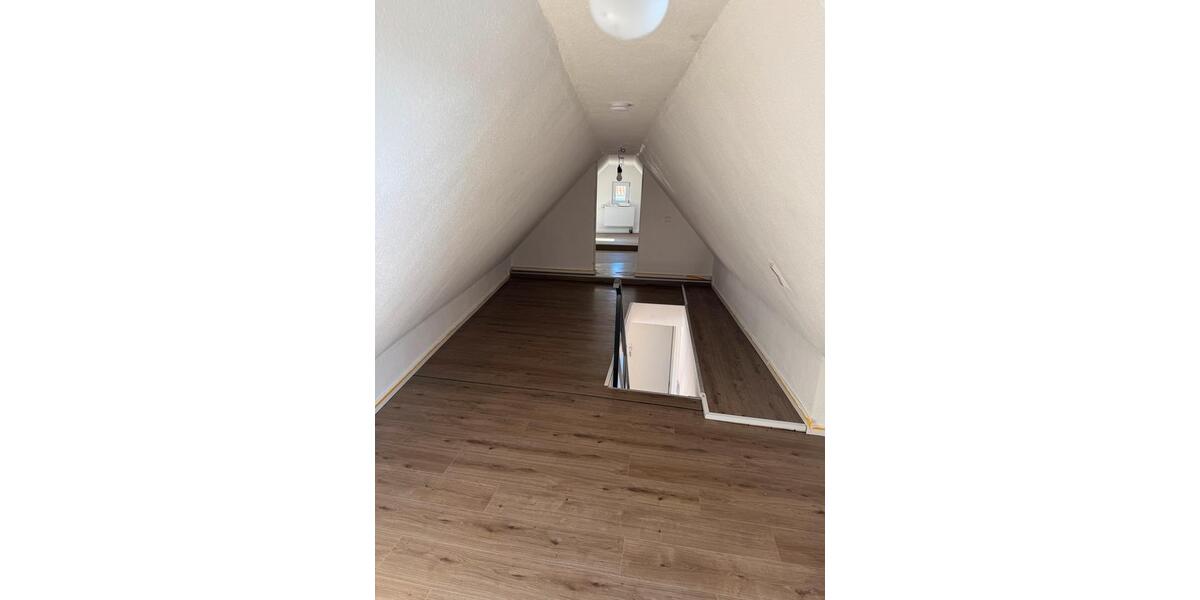 Dachgeschoßwohnung Schorndorf - 4 Zimmer, 100 m&sup2;, 1.350&euro; | Angebot:27569571