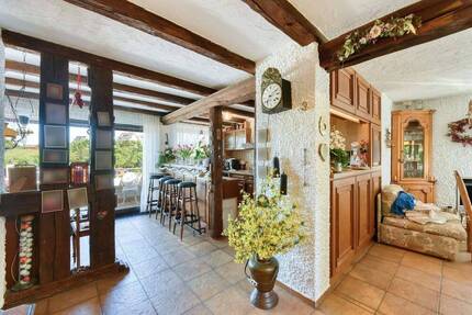 Haus Stuttgart Ost - 9 Zimmer, 256 m&sup2;, 980.000&euro; | Angebot:25670990