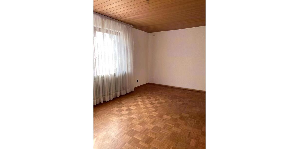 Erdgeschoßwohnung Sindelfingen - 3 Zimmer, 100 m&sup2;, 1.600&euro; | Angebot:27552461
