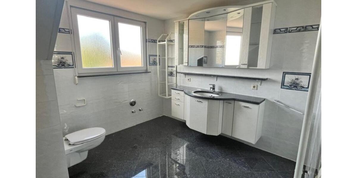 Dachgeschoßwohnung Friolzheim - 2.5 Zimmer, 86 m&sup2;, 1.100&euro; | Angebot:25794082