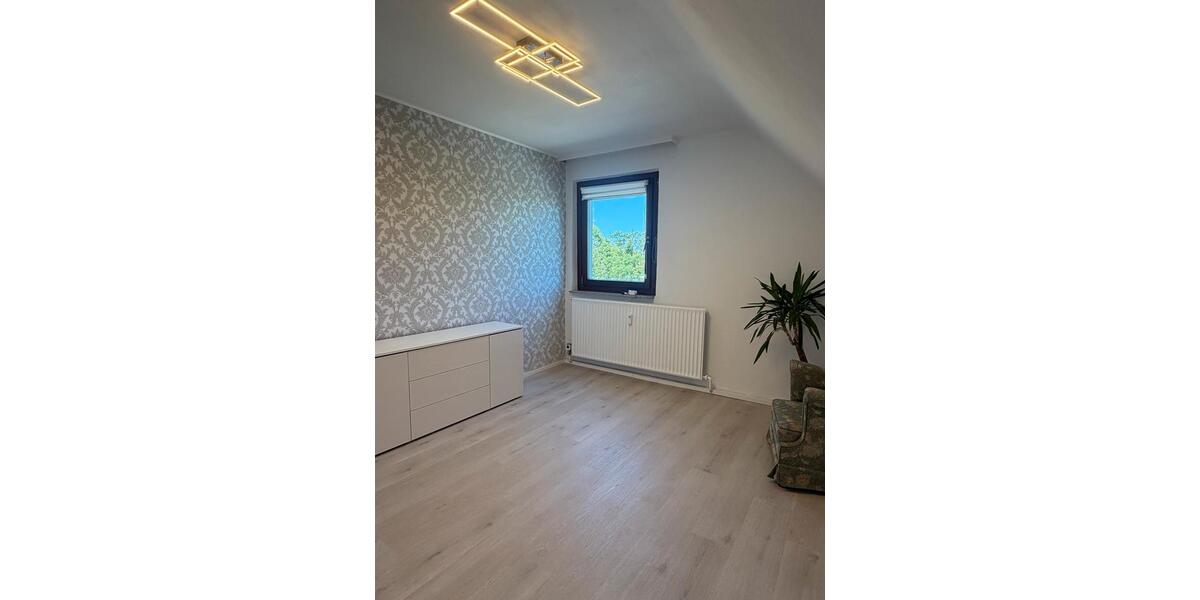 Dachgeschoßwohnung Leinfelden-Echterdingen Echterdingen - 5 Zimmer, 77 m&sup2;, 1.590&euro; | Angebot:27545344