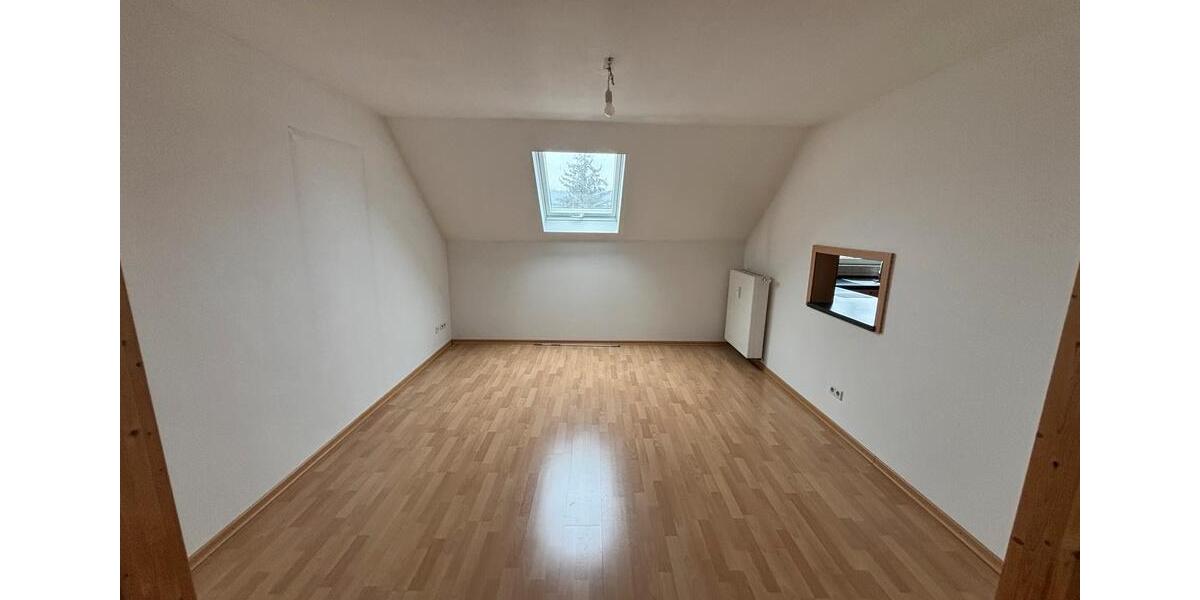 Dachgeschoßwohnung Deizisau - 3.5 Zimmer, 90 m&sup2;, 1.200&euro; | Angebot:25923476