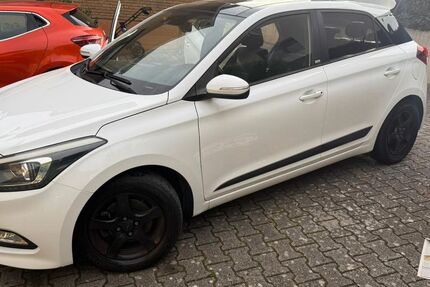 Hyundai i20 98.000 km 8.800 &euro; Bietigheim bissingen 74321