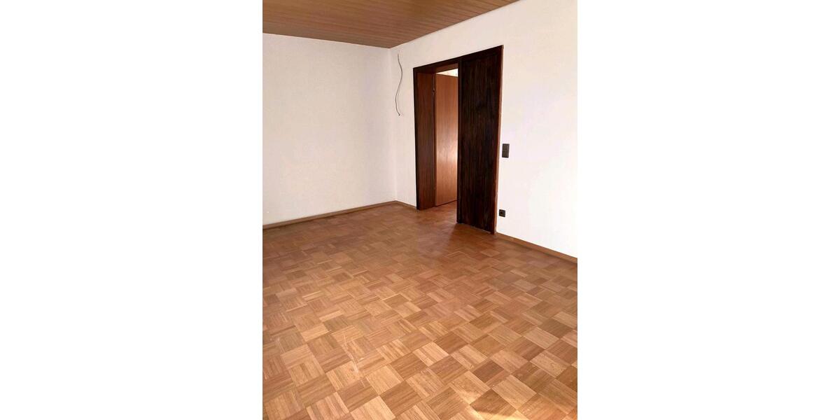 Erdgeschoßwohnung Sindelfingen - 3 Zimmer, 100 m&sup2;, 1.600&euro; | Angebot:27552461