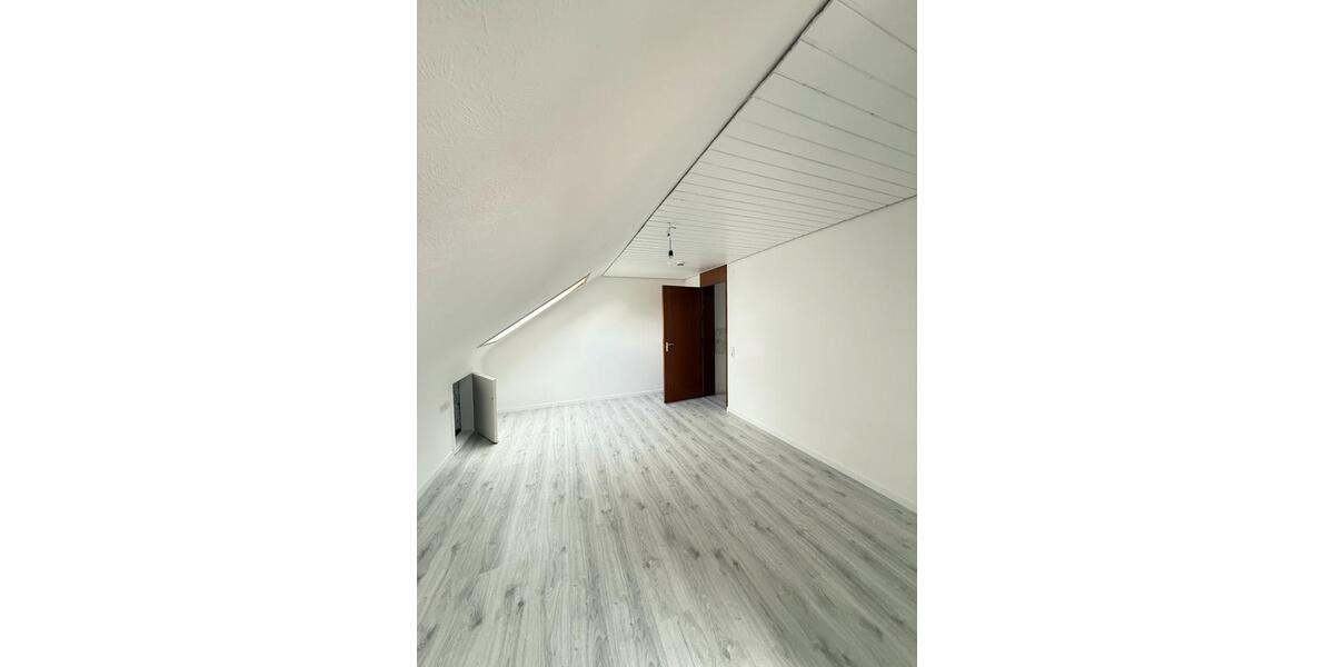 Dachgeschoßwohnung Ostfildern - 2.5 Zimmer, 60 m&sup2;, 950&euro; | Angebot:27550291