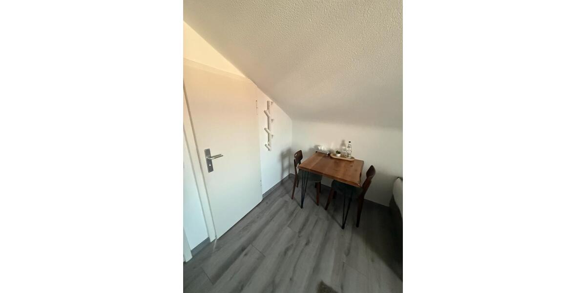 Dachgeschoßwohnung Waiblingen - 1 Zimmer, 15 m&sup2;, 700&euro; | Angebot:27541516