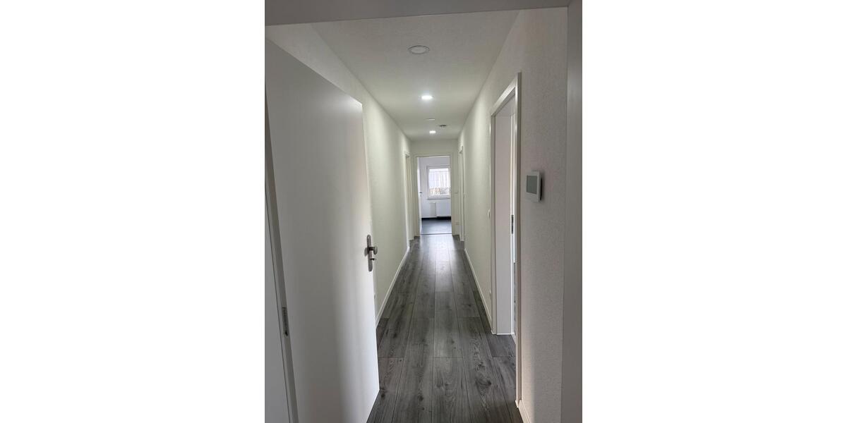 Dachgeschoßwohnung Schwaikheim - 3 Zimmer, 80 m&sup2;, 1.300&euro; | Angebot:26039754