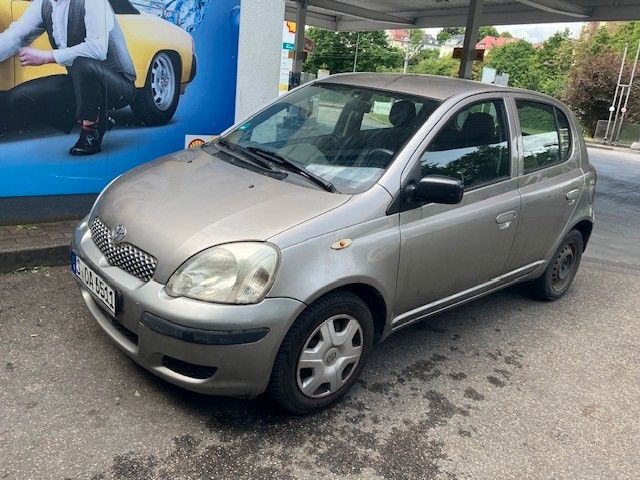 Toyota Yaris 94.000 km 2.200 &euro; Stuttgart 70376